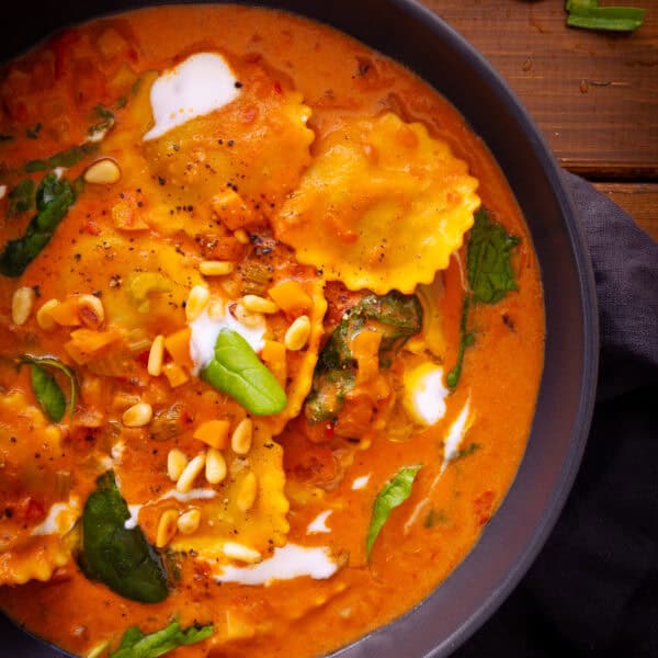 Suppe mit Tortellini