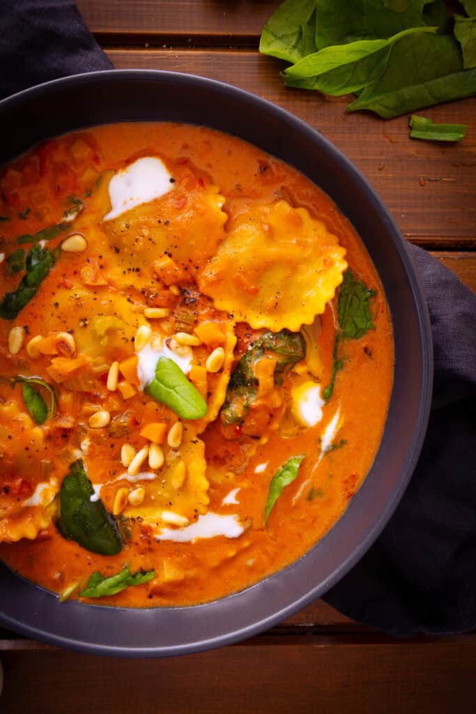 Suppe mit Tortellini