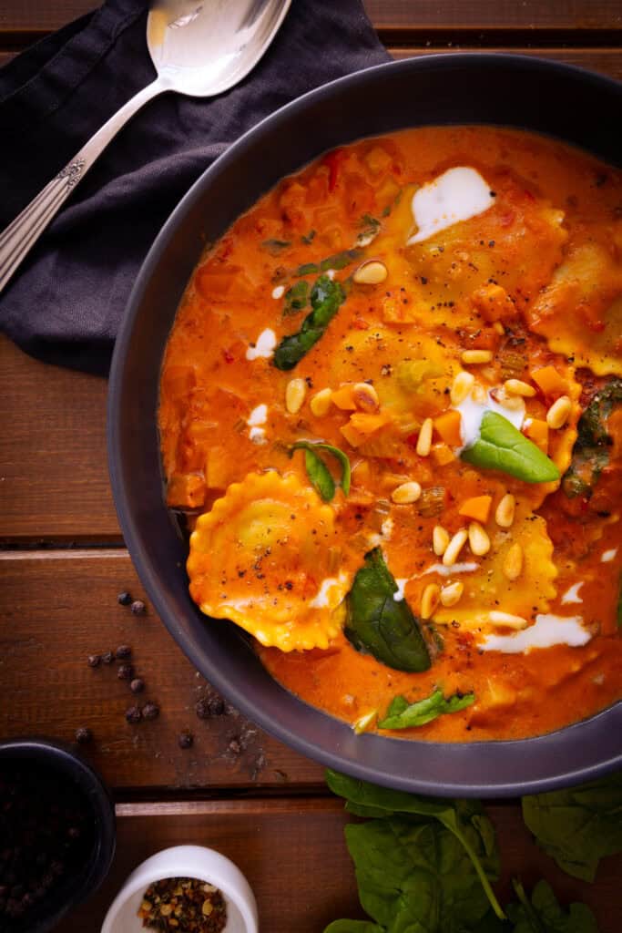 Suppe mit Tortellini
