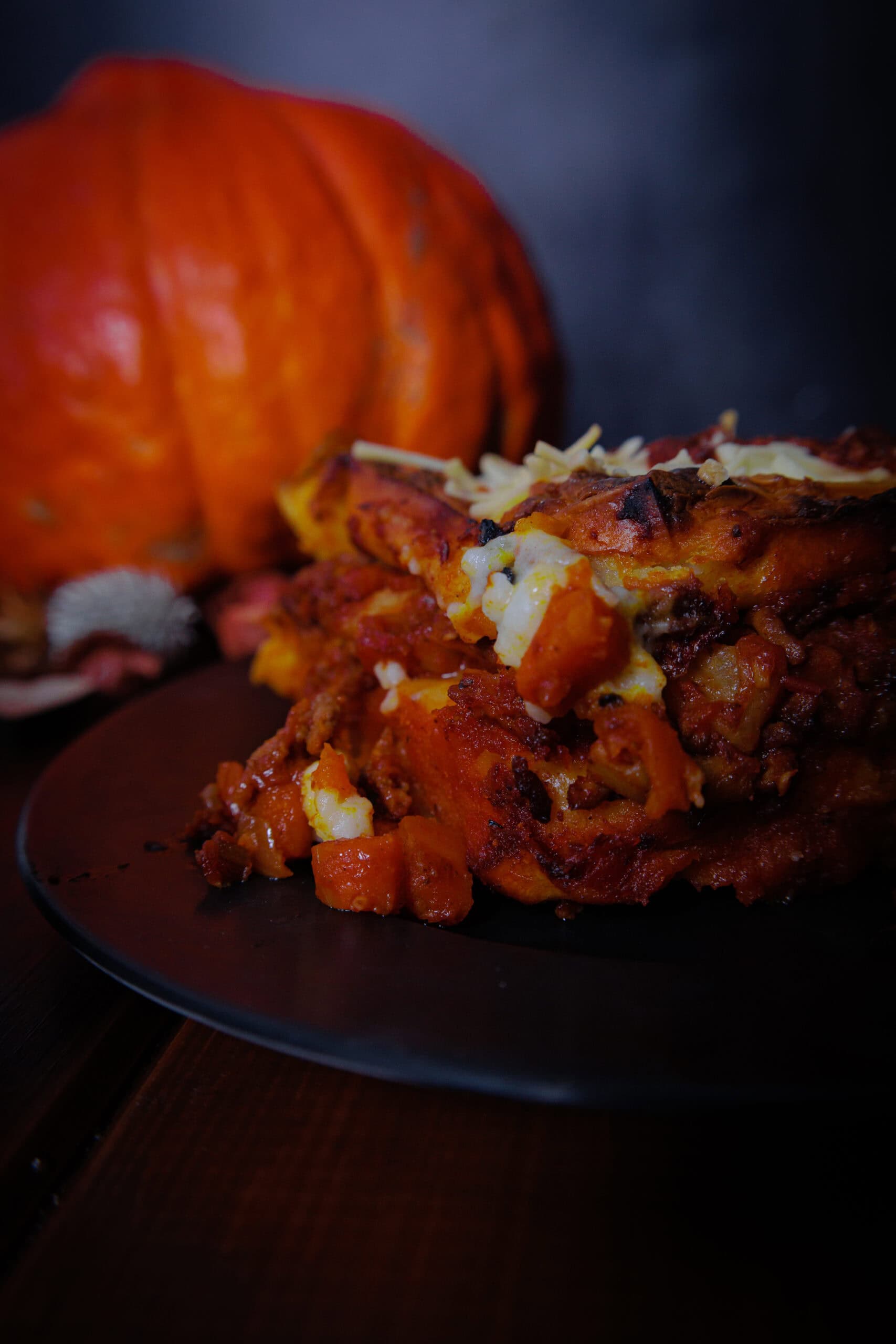 Mehr über den Artikel erfahren Kürbis Hackfleisch Lasagne – Cremig, aromatisch & herbstlich