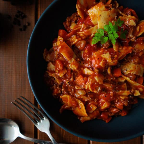 Lasagnesuppe mit Hackfleisch und Gemüse