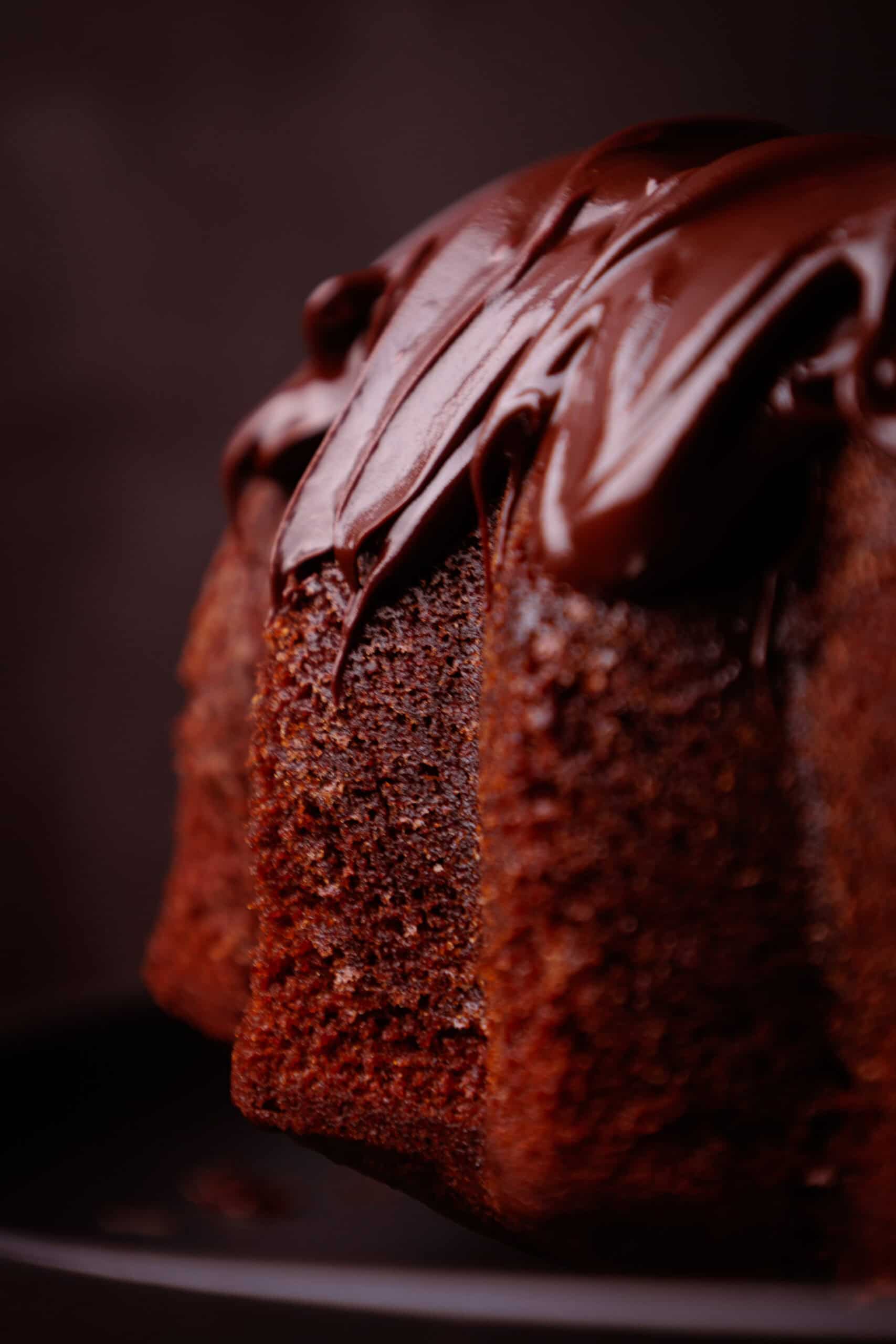 Rotweinkuchen Rezept – saftiger Gugelhupf mit viel Schokolade