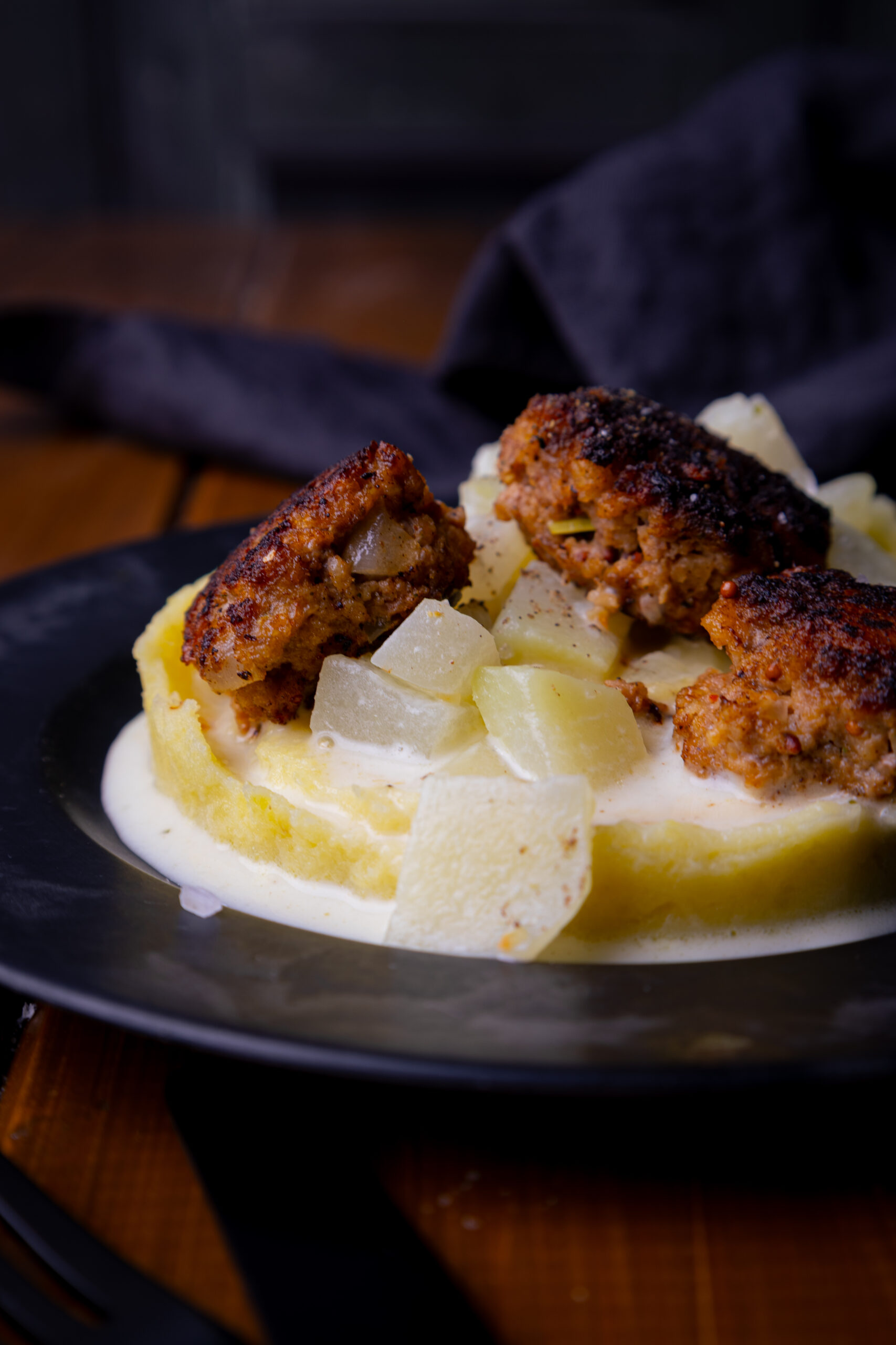 Frikadellen mit Kartoffelpüree und Kohlrabigemüse – klassisches Hausmannskost Rezept
