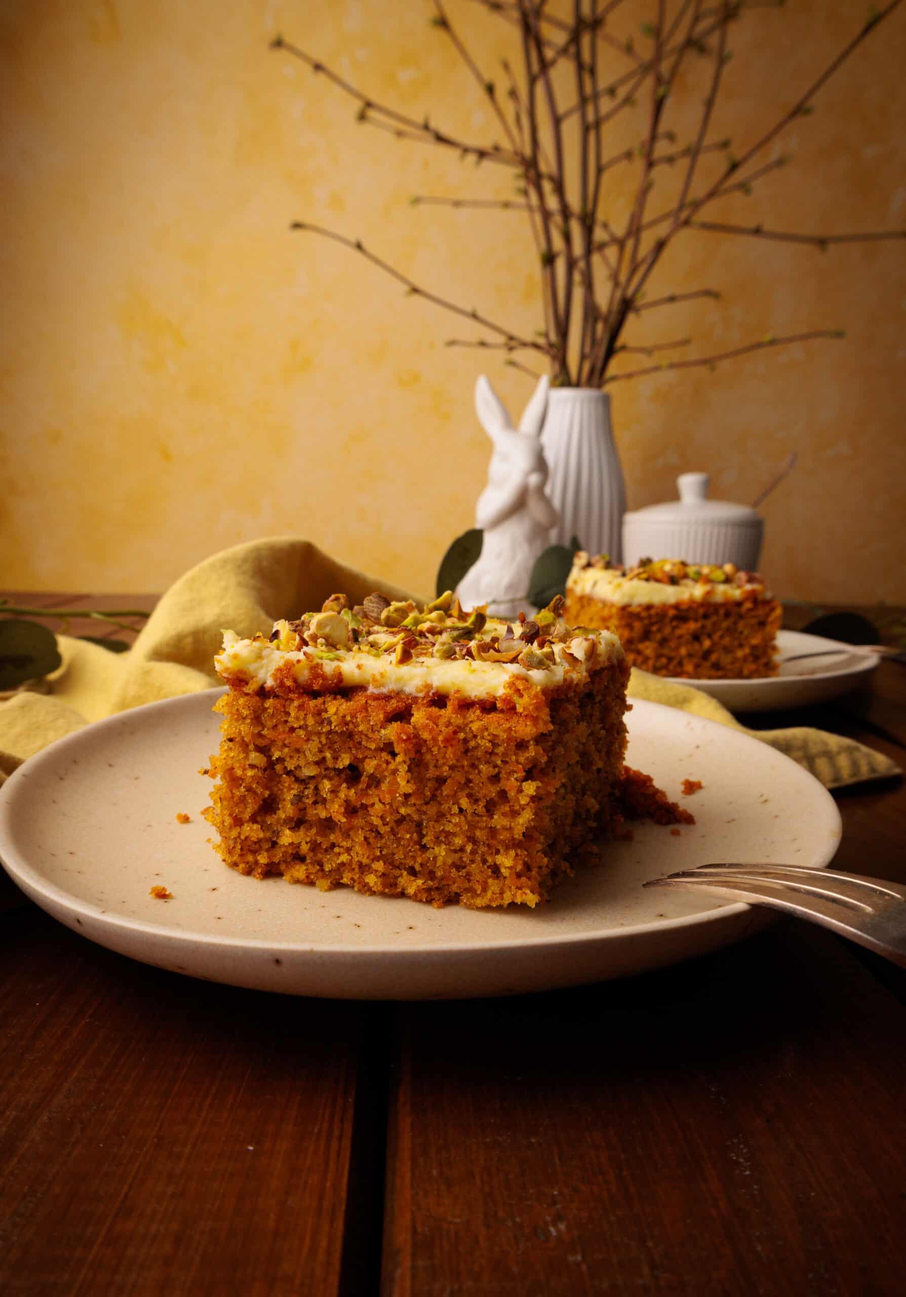 Karottenkuchen vom Blech – saftig, einfach & mit Frischkäse-Frosting