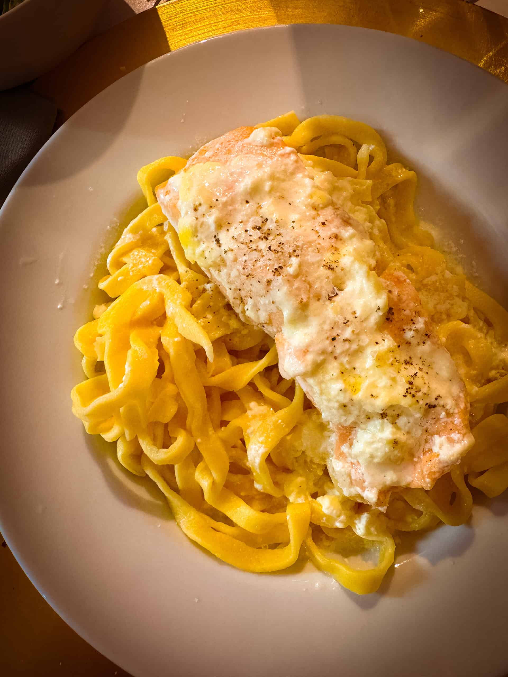 Ofenlachs mit selbstgemachter Pasta