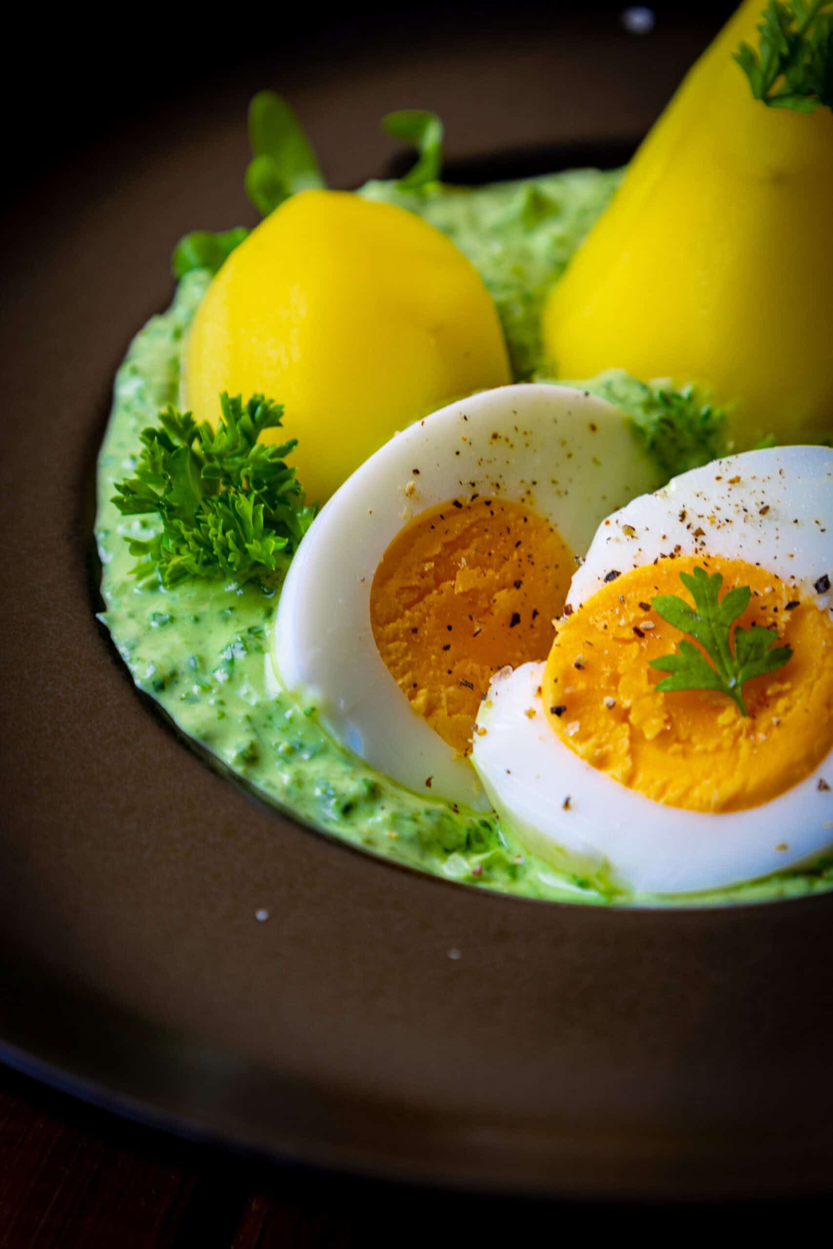 Grüne Soße mit Salzkartoffeln & Ei – klassisch mit 7 Kräutern