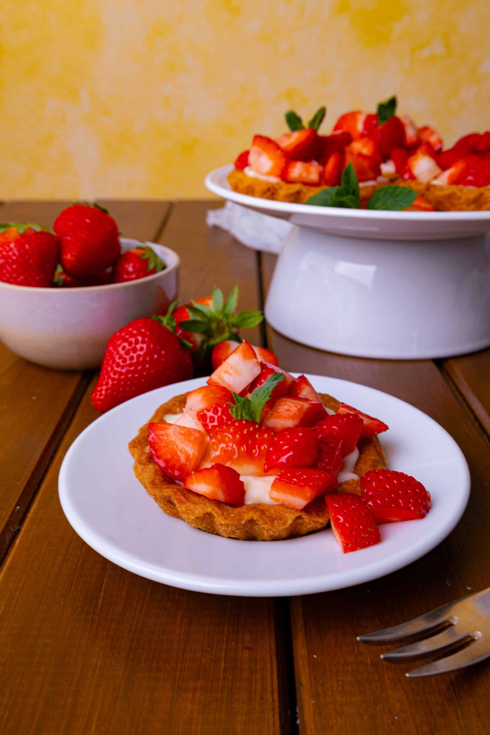 Erdbeer Tartelettes mit Vanillepudding – einfach & sommerlich