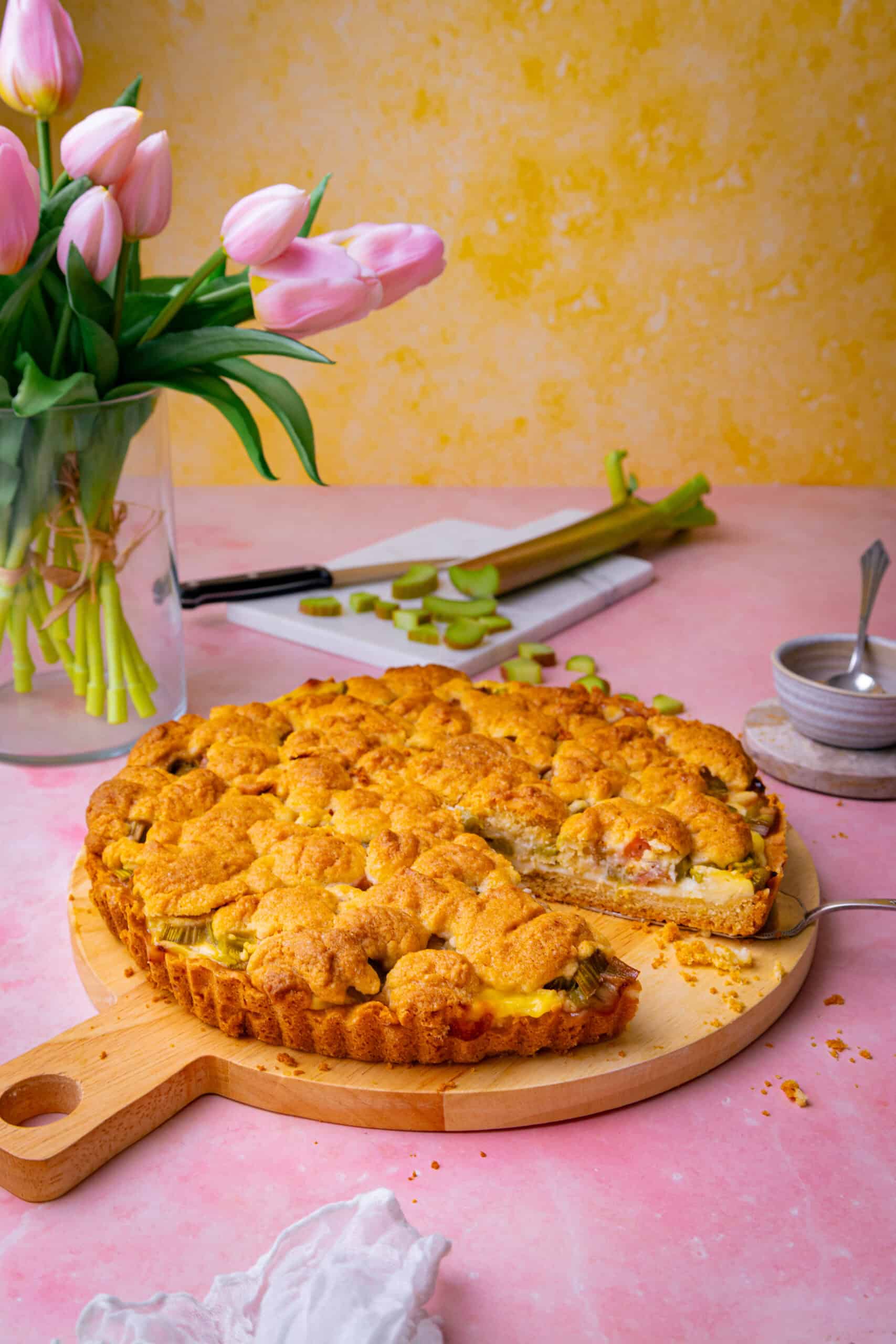 Rhabarber Tarte mit Vanillepudding und Streuseln
